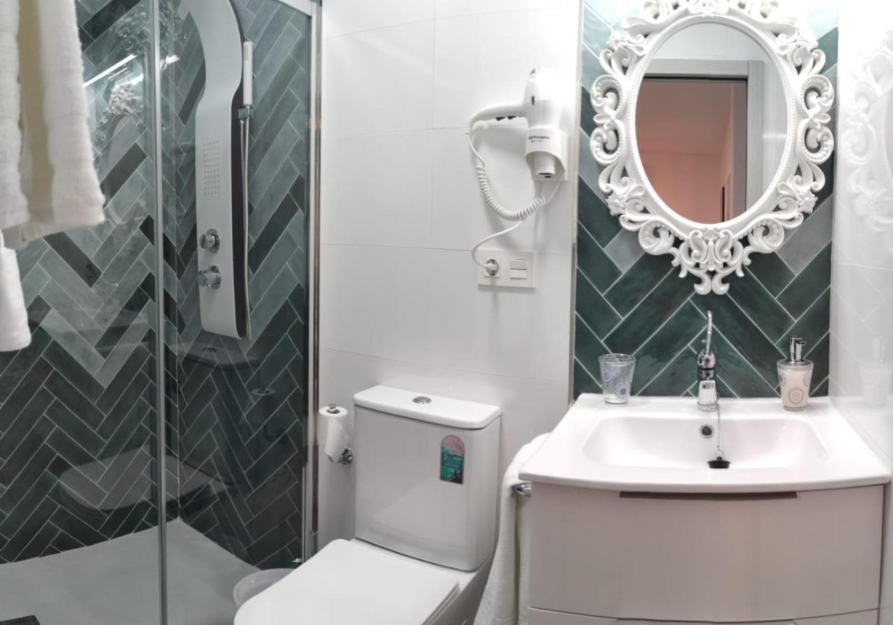 Apartamentos Sol Y Luna Conil كونيل ذي لا فرونتيرا المظهر الخارجي الصورة